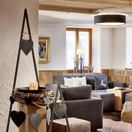 Der Gruene Baum Mountain Boutique ايروالد