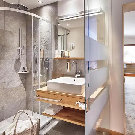 מלון Der Gruene Baum Mountain Boutique 4*