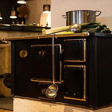 Der Gruene Baum Mountain Boutique ايروالد