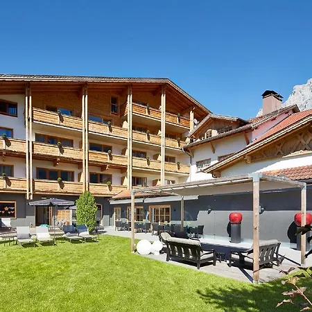 Der Gruene Baum Mountain Boutique Hotell