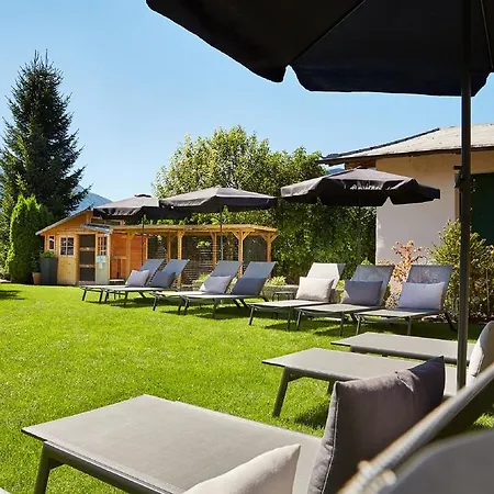 Der Gruene Baum Mountain Boutique הרוואלד