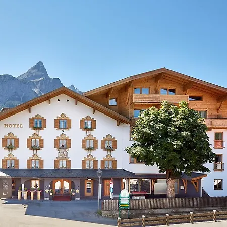Hotel Der Gruene Baum Mountain Boutique 4*
