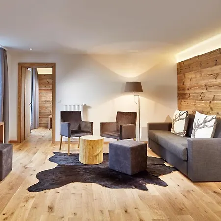 Der Gruene Baum Mountain Boutique