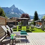 Der Gruene Baum Mountain Boutique